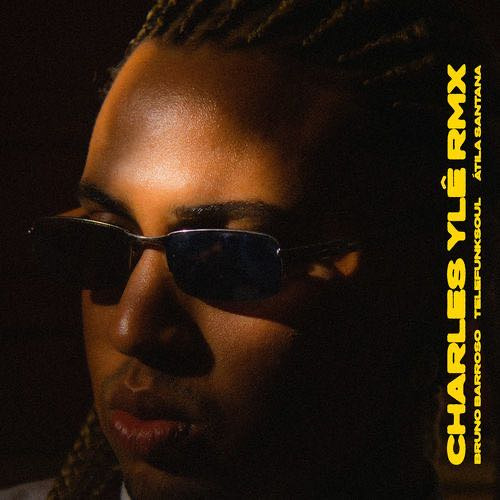 Bruno Barroso produzindo um remix afro-eletrônico em estúdio com instrumentos afro-brasileiros e sintetizadores, ao fundo vista de Salvador e pôr do sol colorido.